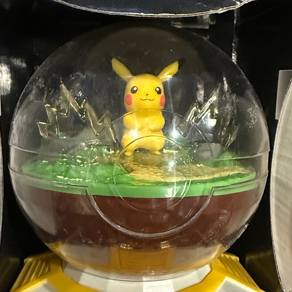 New PKMN Globe 2021 Pokemon Pikachu Illuminated Terrarium 5" tall light glows - Picture 2 of 8